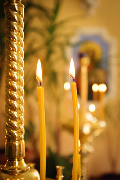 Svíčky v ruské ortodoxní církvi — Stock fotografie