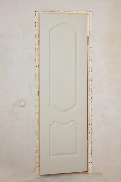 Instalar una puerta al baño — Foto de Stock