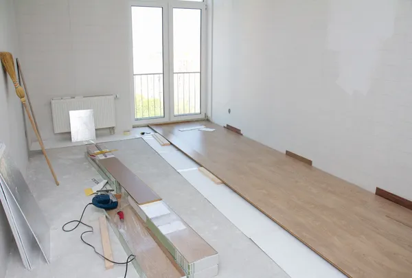 Instalación de suelo laminado — Foto de Stock