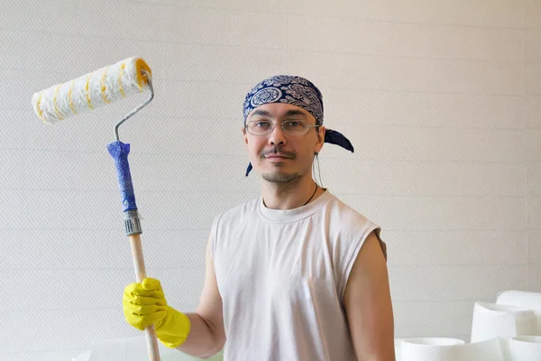 Young man - worker with painting roller — Stock Photo, Image