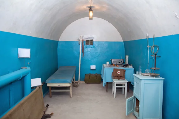 Vieil hôpital souterrain dans bunker soviétique militaire — Photo