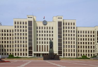Bağımsızlık Meydanı minsk'bina Parlamento. Belarus