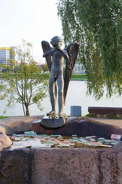 哭泣的天使，明斯克，白俄罗斯 — 图库照片