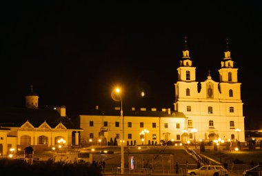 Minsk, Beyaz Rusya, gece Kutsal Ruh'un Katedrali