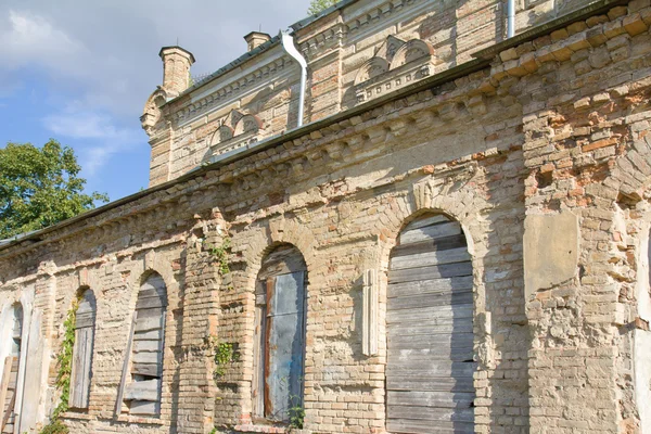 Vecchia casa abbandonata a Grodno, Bielorussia — Foto Stock