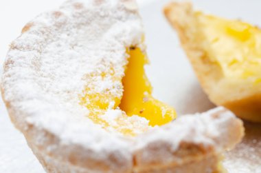 Yumurtalı tart, yumurtalı pasta, kremalı pasta, geleneksel tatlılar.