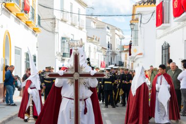 Velez Malaga, İspanya - 25 Mart 2018 insanlar kutsal bir haftada bir İspanyol şehir, Paskalya bağlı alayı katılan
