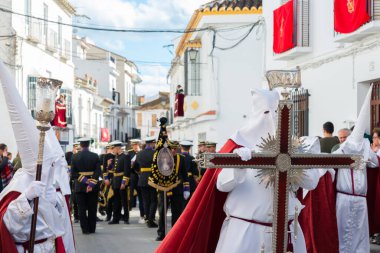 Velez Malaga, İspanya - 25 Mart 2018 insanlar kutsal bir haftada bir İspanyol şehir, Paskalya bağlı alayı katılan