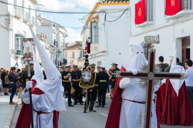 Velez Malaga, İspanya - 25 Mart 2018 insanlar kutsal bir haftada bir İspanyol şehir, Paskalya bağlı alayı katılan