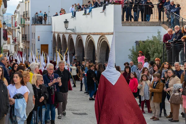 西班牙韦莱兹 马拉加 2018年3月25日 在西班牙一个城市 参加游行的人参加了一个神圣的星期的游行 — 图库照片