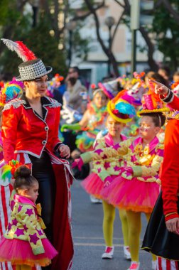Cartagena, Ispanya-Mart 2, 2019 Murcia bölgesinde ünlü bir kasabanın sakinleri tarafından düzenlenen renkli bir karnaval geçit töreni