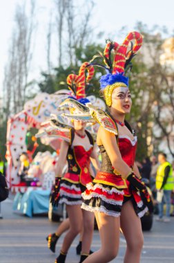 Cartagena, Ispanya-Mart 2, 2019 Murcia bölgesinde ünlü bir kasabanın sakinleri tarafından düzenlenen renkli bir karnaval geçit töreni