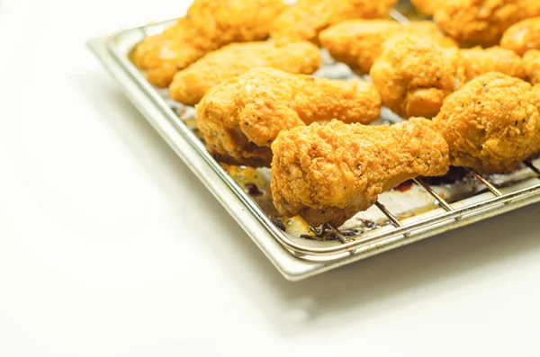 Chrupiące Skrzydełka Kurczaka Smażone Skrzydełka Kurczaka Metalowej Tacy Fast Food — Zdjęcie stockowe
