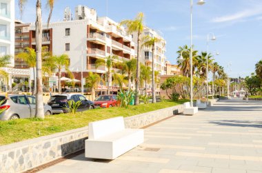 ALMUNECAR, SPAIN - 02 Mart 2022 İspanya 'nın Granada eyaletinin güneybatısında yer alan bir sahil şeridi.