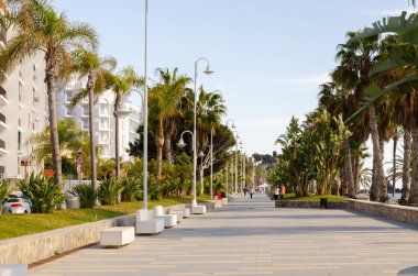 ALMUNECAR, SPAIN - 02 Mart 2022 İspanya 'nın Granada eyaletinin güneybatısında yer alan bir sahil şeridi.