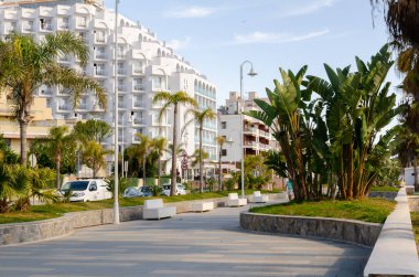 ALMUNECAR, SPAIN - 02 Mart 2022 İspanya 'nın Granada eyaletinin güneybatısında yer alan bir sahil şeridi.