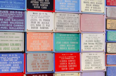 MIJAS, SPAIN - 01 Mart 2022 Boğa güreşi ve Mijas 'taki matador de toros anısına düzenlenen plaketler, arenada uzun süredir devam eden İspanyol geleneğinin sonucu olarak meydana gelen olaylar