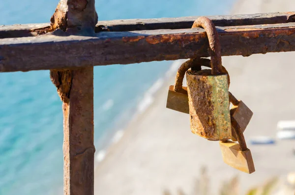 Rusty Padlocks Attached Balustrade Viewpoint Sea Traditional Way Showing Love — Photo