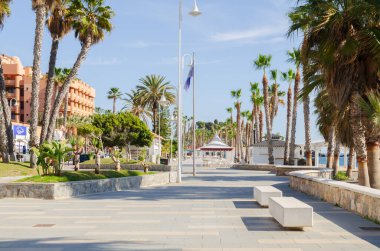 ALMUNECAR, SPAIN - 02 Mart 2022 İspanya 'nın Granada eyaletinin güneybatısında yer alan bir sahil şeridi.