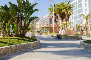 ALMUNECAR, SPAIN - 02 Mart 2022 İspanya 'nın Granada eyaletinin güneybatısında yer alan bir sahil şeridi.