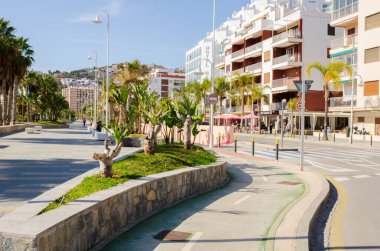 ALMUNECAR, SPAIN - 02 Mart 2022 İspanya 'nın Granada eyaletinin güneybatısında yer alan bir sahil şeridi.