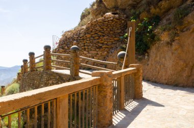 SOPORTUJAR, SPAIN - 16 Mayıs 2022 Soportujar ve komşu köylerin sözlü geleneğine uygun olarak, bu mağara iddia edilen cadılık uygulamalarına tanık oldu.