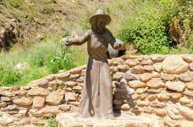 SOPORTUJAR, SPAIN - 16 Mayıs 2022 Soportujar ve komşu köylerin sözlü geleneğine uygun olarak, bu mağara iddia edilen cadılık uygulamalarına tanık oldu.