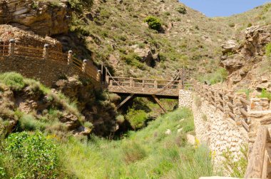 SOPORTUJAR, SPAIN - 16 Mayıs 2022 Soportujar ve komşu köylerin sözlü geleneğine uygun olarak, bu mağara iddia edilen cadılık uygulamalarına tanık oldu.