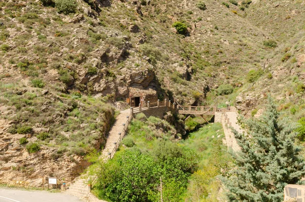 SOPORTUJAR, SPAIN - 16 Mayıs 2022 Soportujar ve komşu köylerin sözlü geleneğine uygun olarak, bu mağara iddia edilen cadılık uygulamalarına tanık oldu.