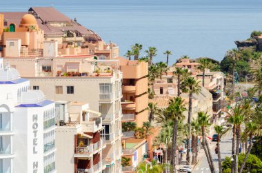 ALMUNECAR, SPAIN - Costa Granadina eyaletinin güneybatısındaki bir İspanyol kasabasında, Kosta Tropikal Kıyı şeridi boyunca yürüyüş 02, 2022