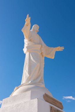 VERA, SPAIN - 25 HAZİRAN 2019 Beyaz heykel projesi belediye başkanı D. Francisco Fernandez Ruiz liderliğinde 17 Temmuz 1949 'da belediye meclisi tarafından yürütüldü.