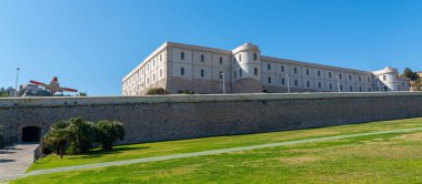 CARTAGENA, SPAIN - 22 Şubat 2019 Şu anda, eski kışla Yüksek Teknik Telekomünikasyon Mühendisliği Okulu ve Kartagena Teknoloji Üniversitesi Belgelendirme Departmanı