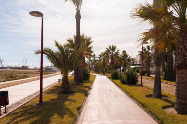 VERA, SPAIN - 23 HAZİRAN 2019 Cezayir 'in Costa Almeria eyaletindeki bir İspanyol kasabasında eğlence yolu