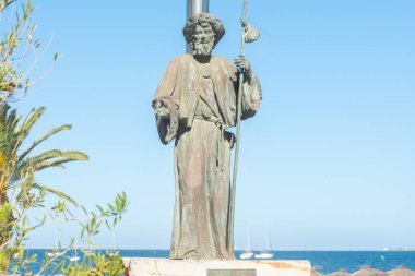 SANTIAGO DE LA RIBERA, İSPAN - 10 Haziran 2022 Heykel, her gün daha iyi bir toplum kurmak için çalışan insanlara bir övgü niteliğindedir.