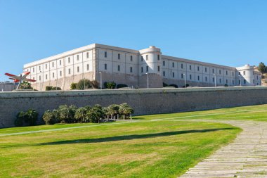 CARTAGENA, SPAIN - 22 Şubat 2019 Şu anda, eski kışla Yüksek Teknik Telekomünikasyon Mühendisliği Okulu ve Kartagena Teknoloji Üniversitesi Belgelendirme Departmanı