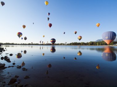 Balon gösterisi