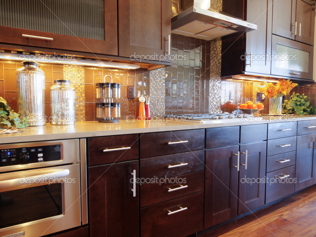 Рабочая поверхность для кухни. Подсветка фартука на кухне. Выдвижной стол на кухне. Авант 7400. Кухонная рабочая поверхность.