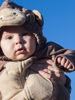 yürümeye başlayan çocuk