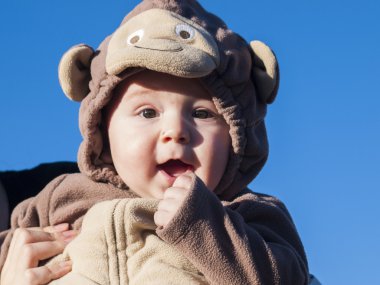 yürümeye başlayan çocuk