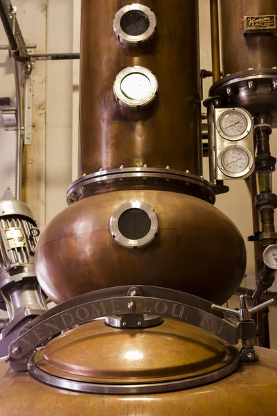 Koperen distiller — Stockfoto