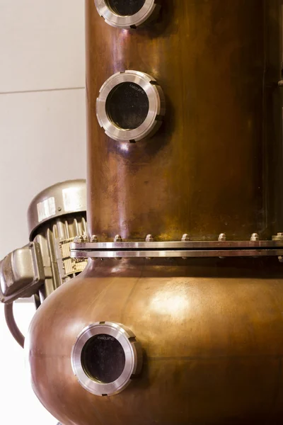 Destilador de cobre — Foto de Stock