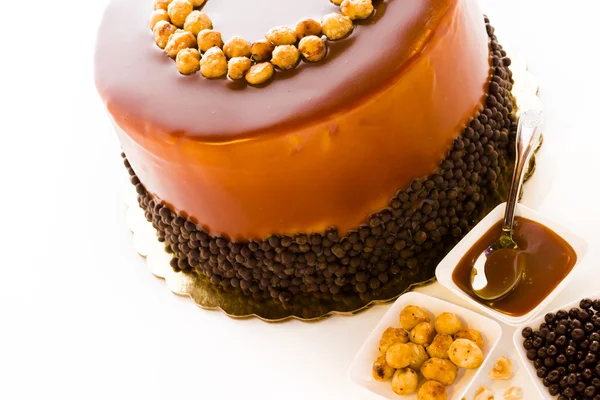 Шоколад, орех и карамельный торт — стоковое фото