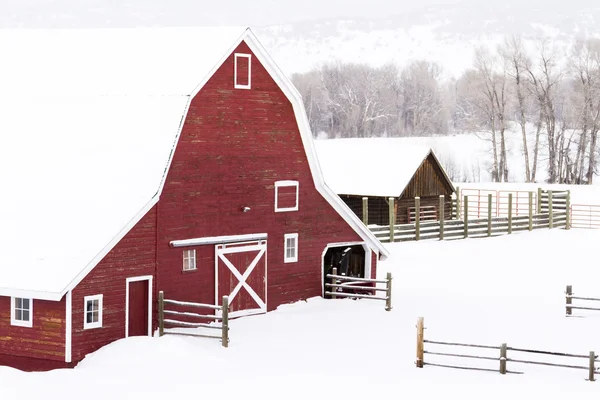 Red barn — Stock Photo, Image