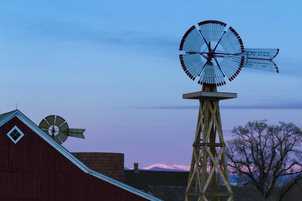 Old red barn — Stock Photo, Image