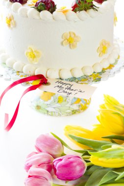 Çilekli limonlu çikolata torte