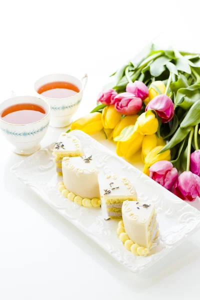 White chocolate honey lavender cake — Stock Photo, Image