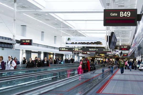 Moving sidewalk — Stock Photo, Image