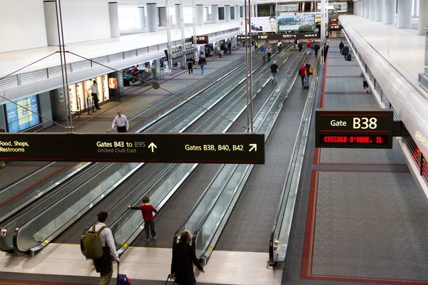 Moving sidewalk — Stock Photo, Image