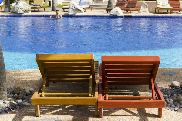 Havuz sandalyeler — Stok fotoğraf