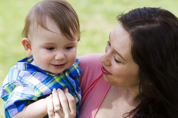 Young family — Stock Photo, Image